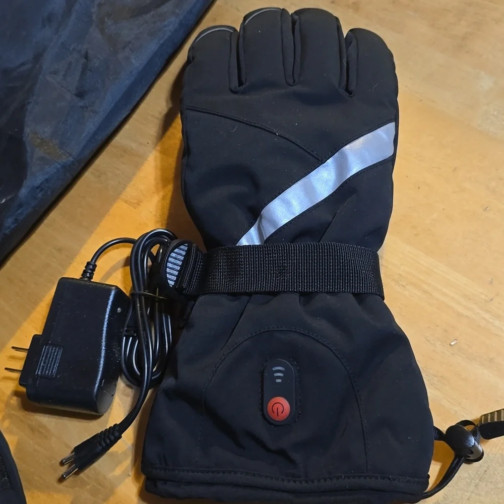 Black Heated Gloves with Charger Size Large - Picture 3 of 4